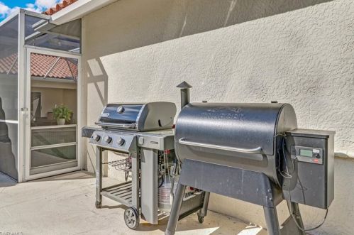 95 12th Ave, Naples FL  34120-3353 exterior