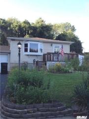 9 Winthrop St, Islip Manor, NY 11751-1011