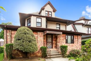 596 26th St, Brooklyn, NY 11210-1332