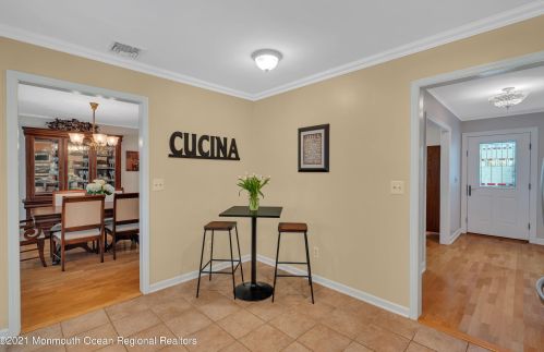 33 Pelican Rd, Middletown NJ  07748-3237 exterior