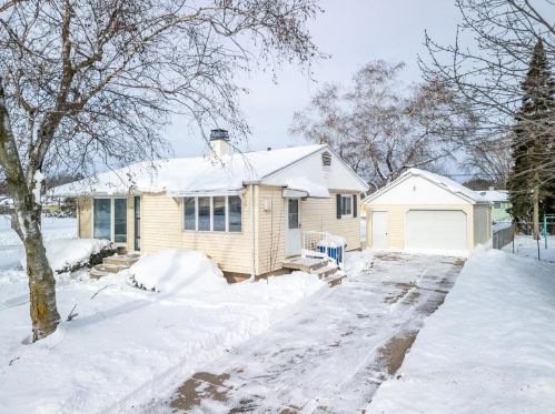 1238 6th Ave, Oshkosh, WI 54902-5703