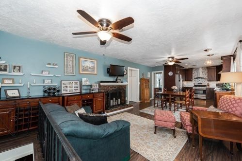 37 White Island Rd, Halifax, MA 02338-1143