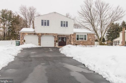 45 Nancy Dr, Southampton, PA 18954-1324