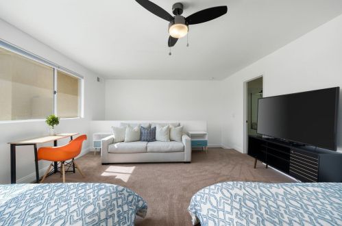 8 Oak Tree Dr, Rancho Mirage CA  92270-1612 exterior