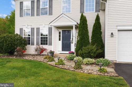 256 Hidden Creek Dr, Downingtown, PA 19335-4226