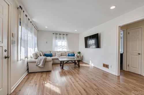 9 Madeline Ave, East Brunswick NJ  08816-3835 exterior