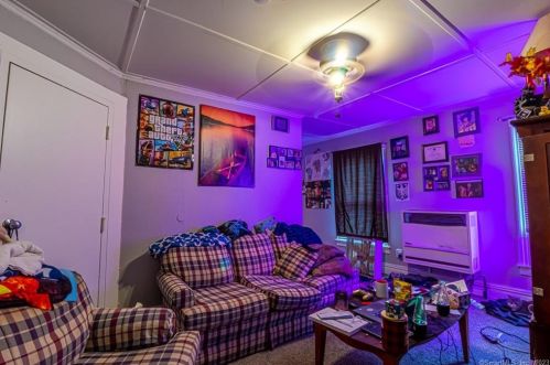 28 Oak St, Norwich CT  06360-5111 exterior