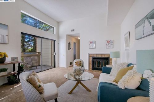 1422 Foothill Meadows Ct, San Jose, CA 95131-3000