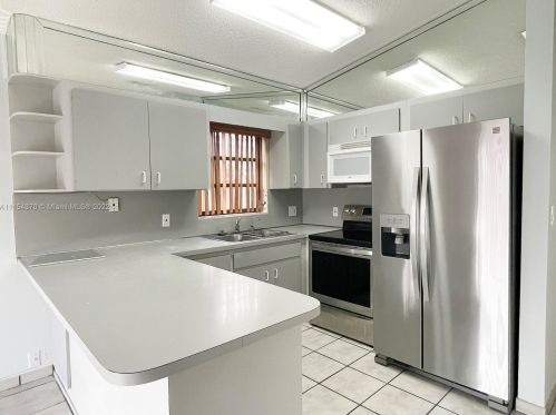 2666 72nd St, Hialeah FL  33016-5419 exterior