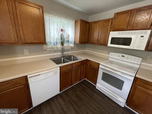 842 Woodcrest Turn, Dover DE  19904-2412 exterior