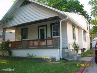 2524 47th Ter, Shawnee Mission KS  66205-1819 exterior