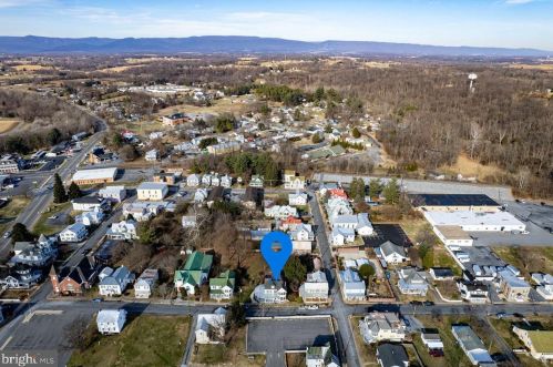 102 High St, Edinburg VA  22824-3084 exterior