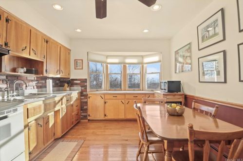 28 Prince Rd, Mahopac, NY 10541-3933