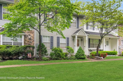 592 Davids Ct, Lakewood, NJ 08701-5885