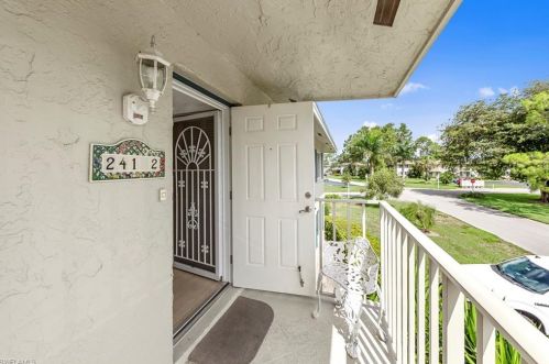 241 Winners Cir, Naples, FL 34112-6150