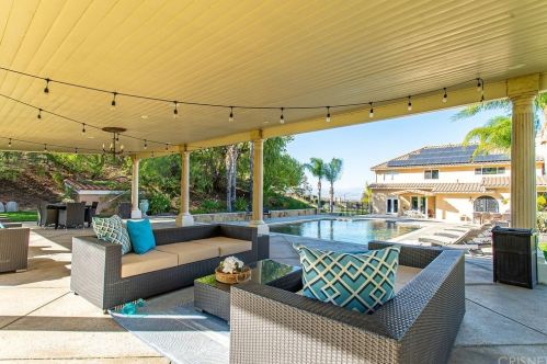 22140 Rolling Ridge Dr, Santa Clarita CA  91350-3308 exterior