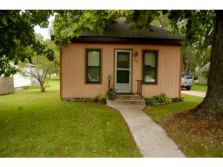 710 10th St, Waupaca, WI 54981-1935