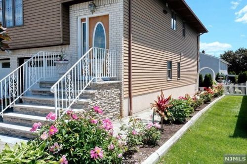 19 Elmhurst St, Elmwood Park NJ  07407-1320 exterior