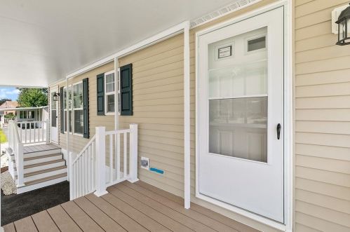 53 Hagop Rd, Salem NH 03079-3709 exterior