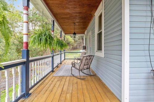 597 Hopkins St, Sewickley, PA 15143-1657