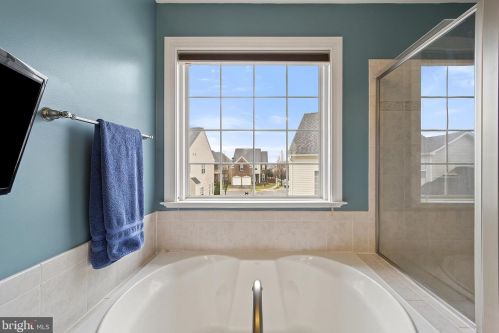 8168 Gilroy Dr, Lorton VA 22079-2936 exterior