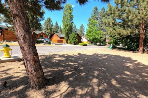 549 Fairway Blvd, Big Bear City CA  92314-8875 exterior