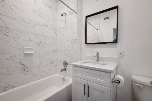 1010 26th St, Austin TX  78705-4316 exterior