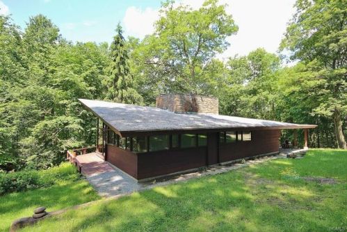 1306 Grants Ln, Crotonville, NY