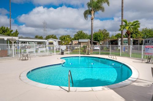 6460 Convoy Ct, San Diego CA 92117-2323 exterior