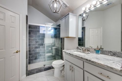 1808 Newton Dr, Lewisville TX  75028-7318 exterior