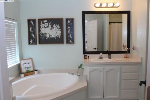 28378 Bradshire Rd, Hayward CA  94545-4818 exterior