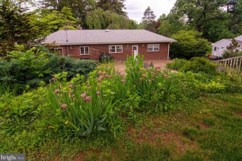 3447 Horton Rd, Newtown Square, PA 19073-3419
