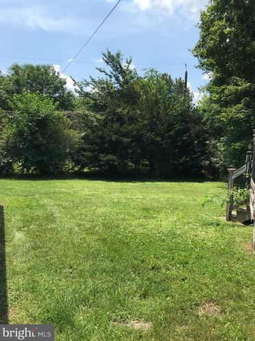 310 Maple Ave, Southampton PA  18966-3236 exterior