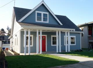 555 73rd St, Seattle, WA 98103-5132