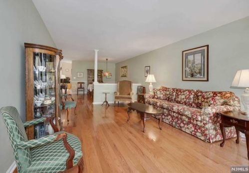 489 Green Mountain Rd, Mahwah, NJ 07430-2756