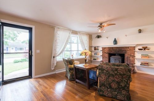 135 Brookside Dr, North Kingstown RI  02852-2005 exterior