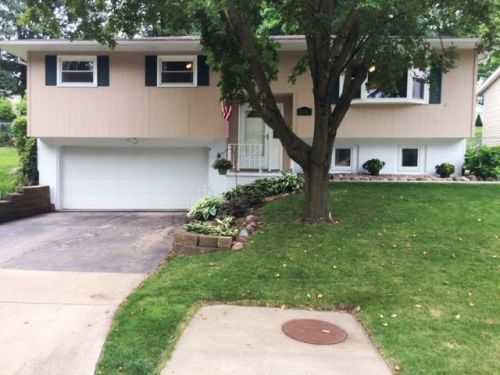 2539 Glenn St, Panarama Park, IA 52722-3821