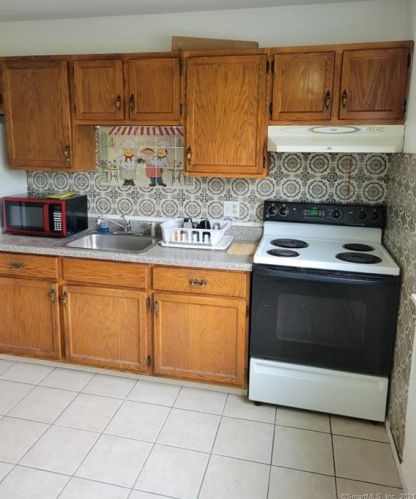 63 Belair Dr, Northville, CT 06776-2438