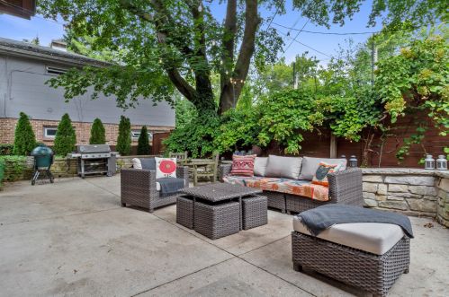 4101 Lk Dr, Milwaukee WI 53211-1720 exterior