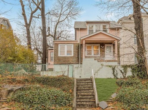 330 Warwick Ave, Mount Vernon, NY 10553-1814