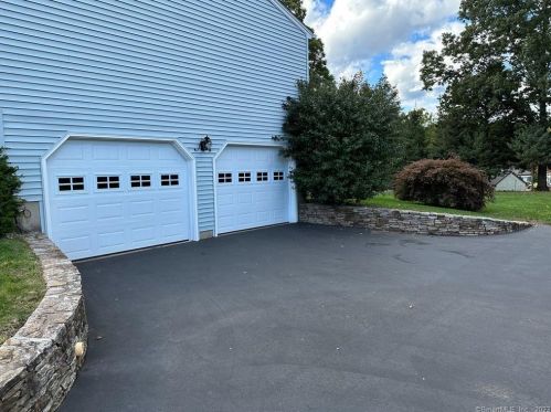 44 Hall Ln, Kensington, CT 06037-2603