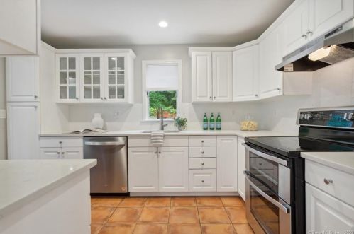 23 Brighton Pl, Stamford CT  06902-2501 exterior