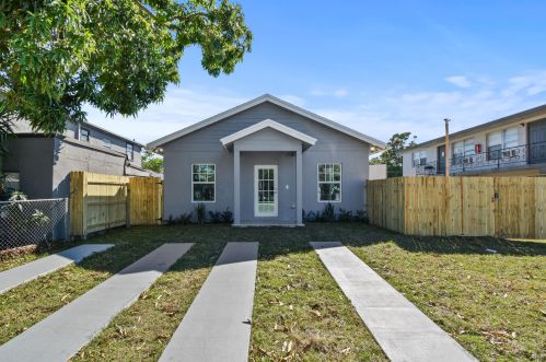 910 4th St, West Palm Beach, FL 33401-4120
