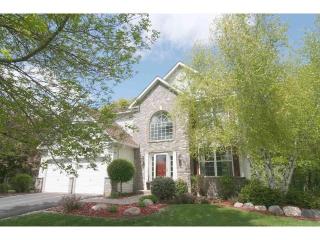 2746 Simons Dr, Chaska MN  55318-1173 exterior