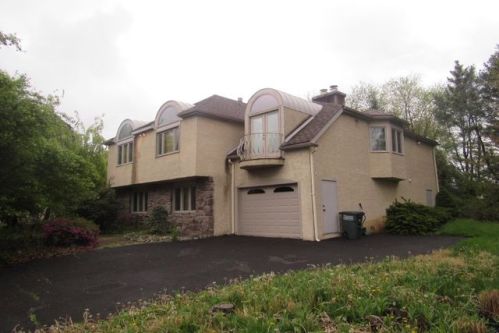 58 Michael Rd, Southampton, PA 18966-2419