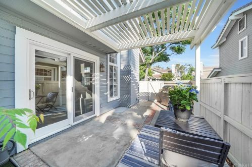 2286 Redwood Dr, Tustin CA  92782-8372 exterior