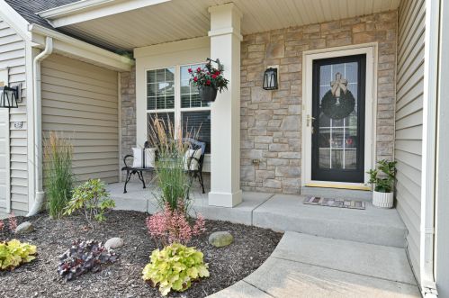 615 Prairie Hill Ave, Mukwonago, WI 53149-8932