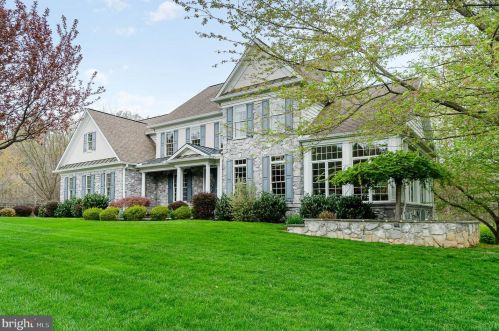 2403 Forest Ln, Harrisburg, PA 17112-6041