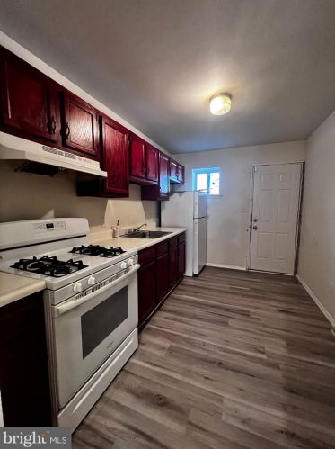 402 Adams St, Wilmington DE  19801-2017 exterior