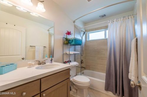 4376 Ish Dr, Simi Valley CA  93063-2945 exterior